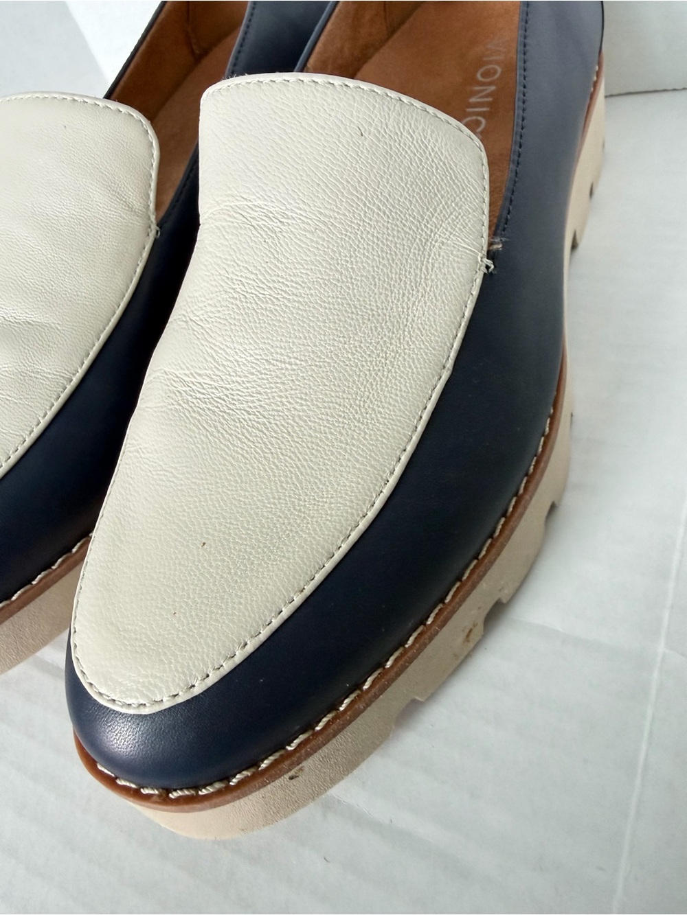 Vionic Kensley Loafer Women’s Size 7 Navy Cream Leather Platform Lug Rubber Sole - Picture 4 of 12